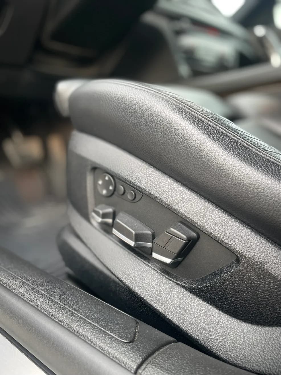 Встановлення електросидінь BMW у BIMFIX